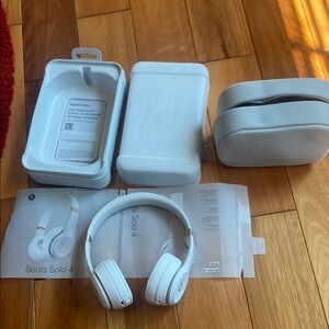 Beats Solo 4